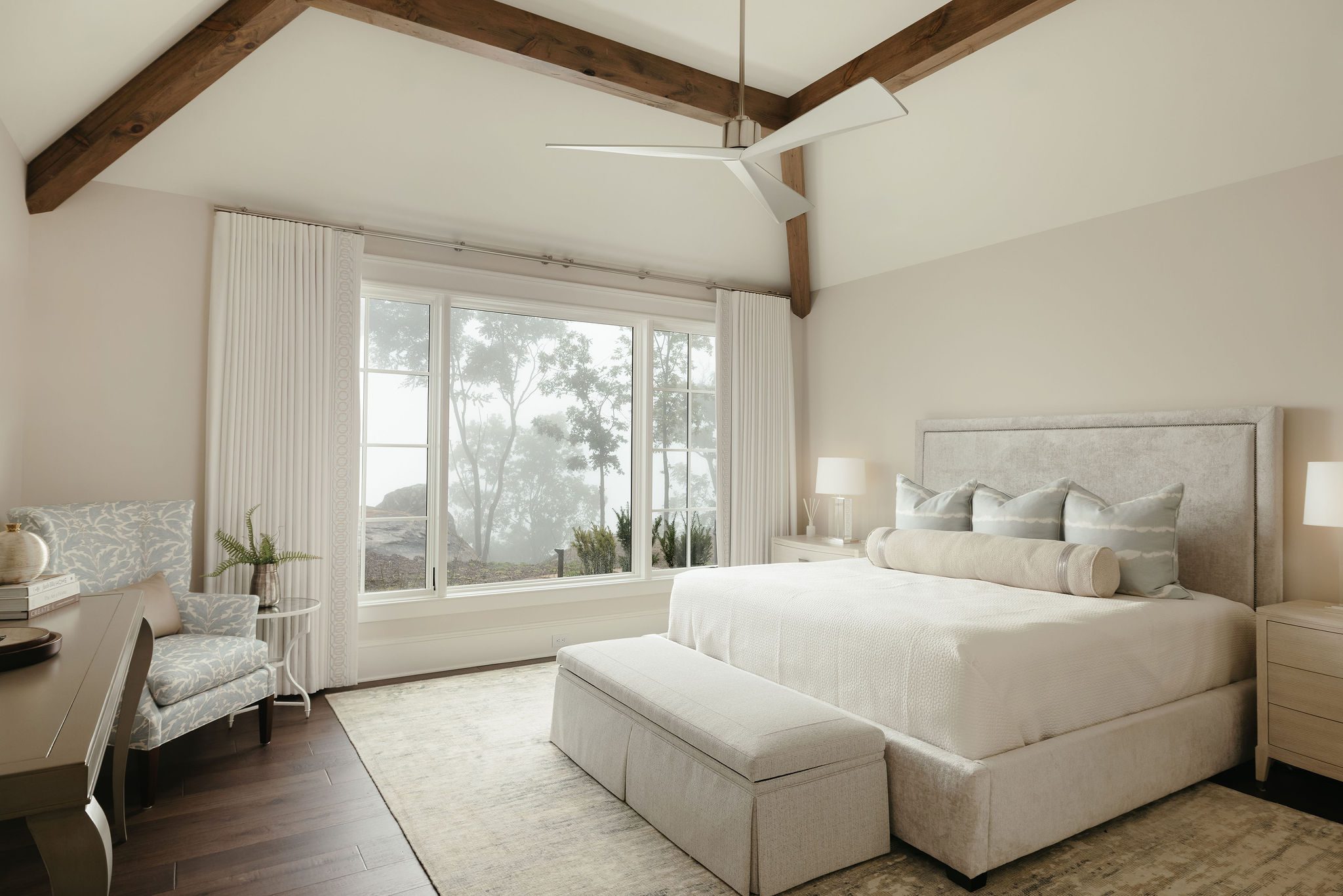 Master suite with seating area
